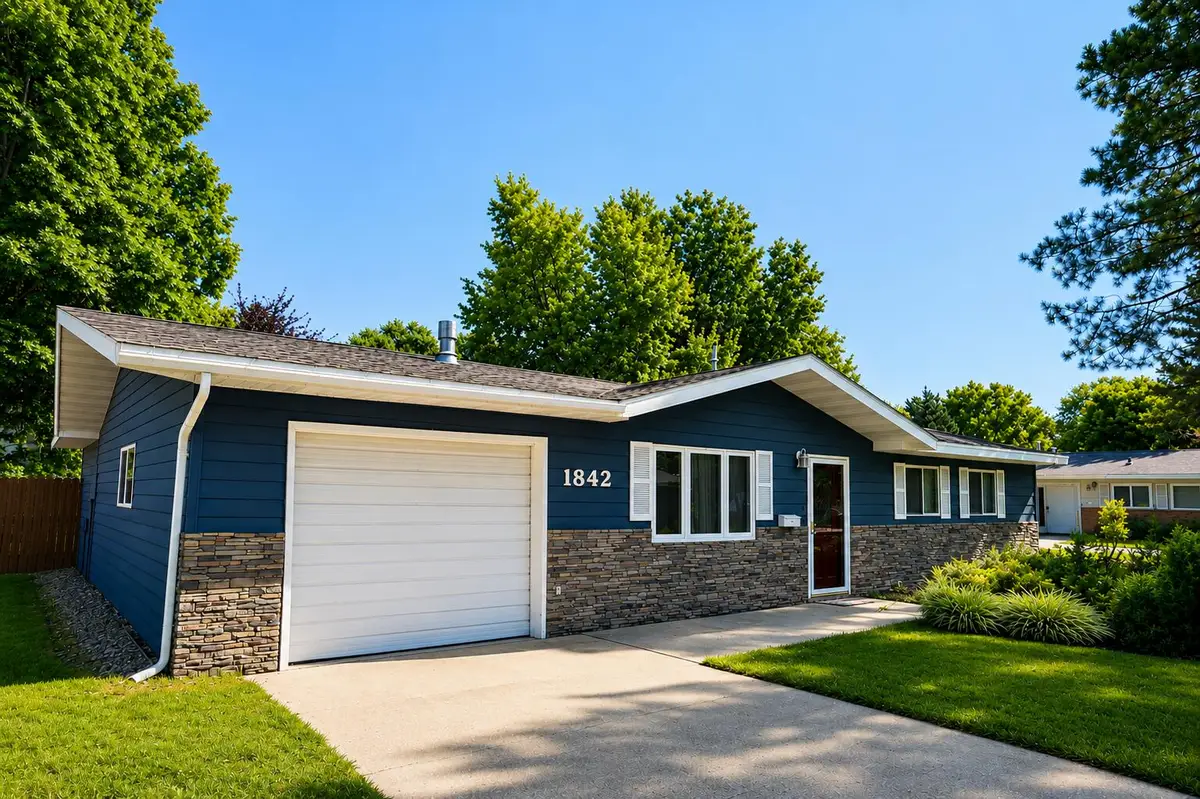 1842 Eisenhower Circle, Aberdeen, SD 57401 - #1