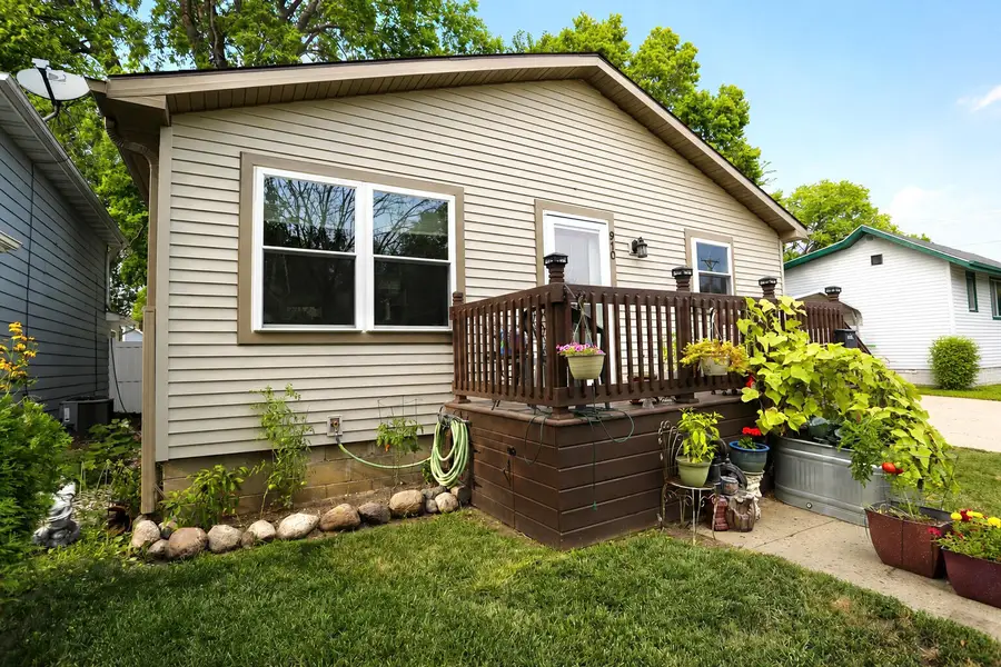 910 SW 4th Avenue, Aberdeen, SD 57401 - #2