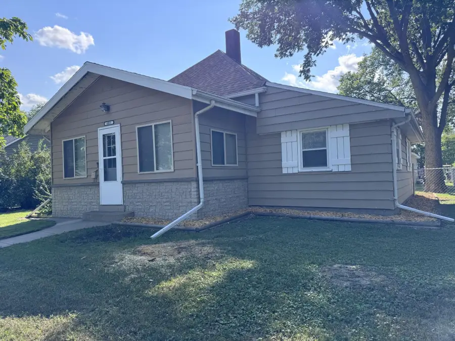 1011 N State Street, Aberdeen, SD 57401 - #2