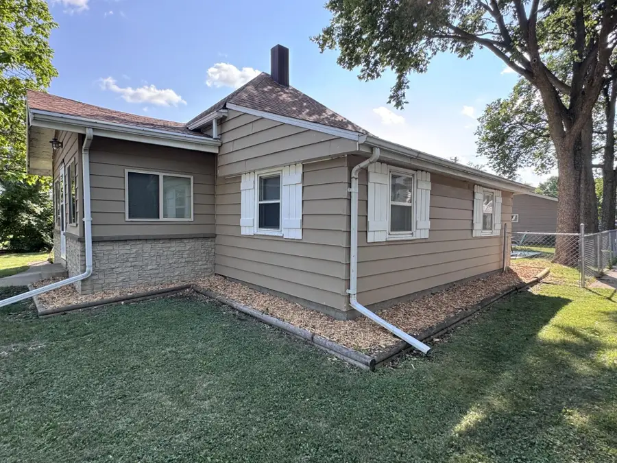 1011 N State Street, Aberdeen, SD 57401 - #3