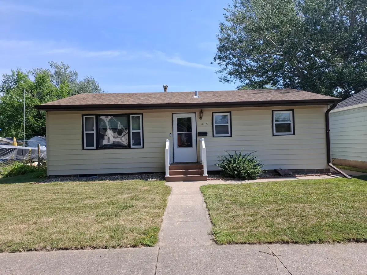 806 N Arch Street, Aberdeen, SD 57401 - #1