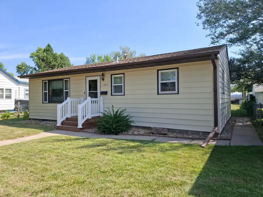 806 N Arch Street, Aberdeen, SD 57401 - #2