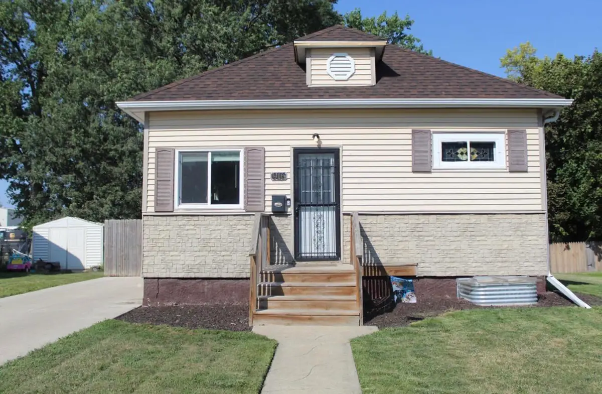 916 S 4th Street, Aberdeen, SD 57401 - #1