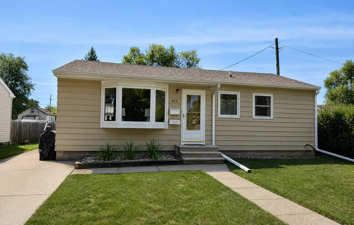 816 NE 5th Avenue, Aberdeen, SD 57401 - #1