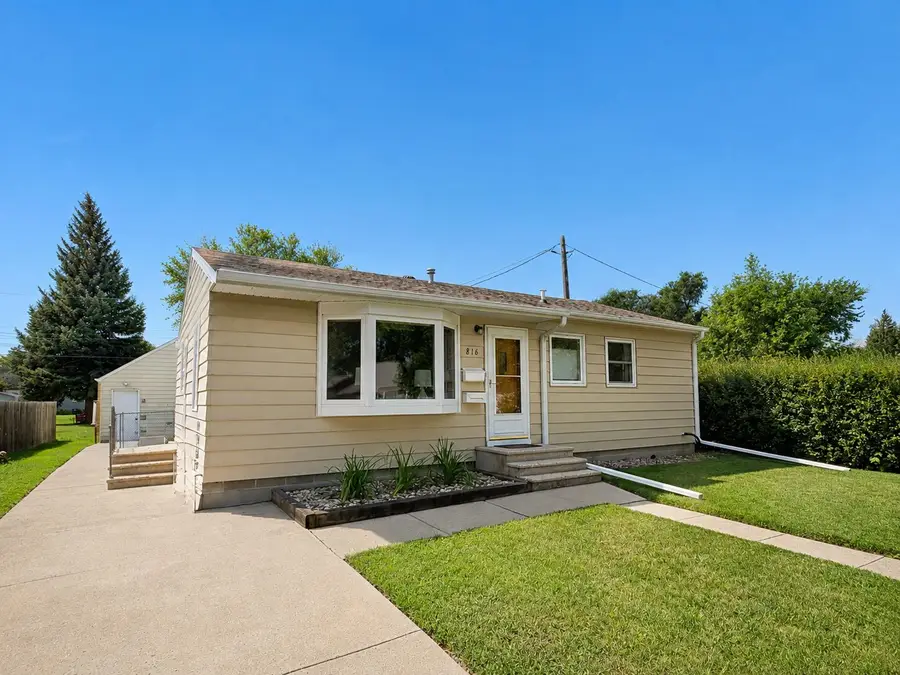 816 NE 5th Avenue, Aberdeen, SD 57401 - #2