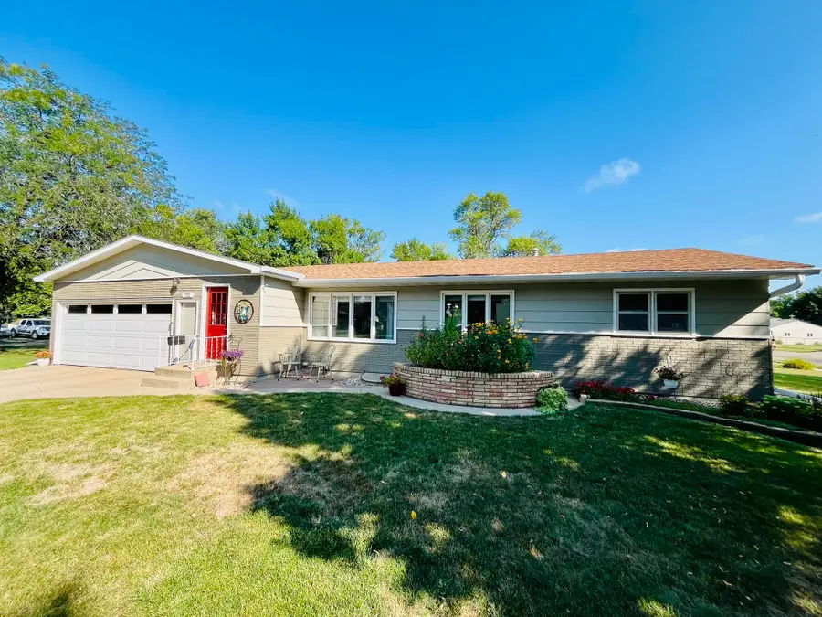 721 NE 2nd Avenue, Aberdeen, SD 57401 - #2
