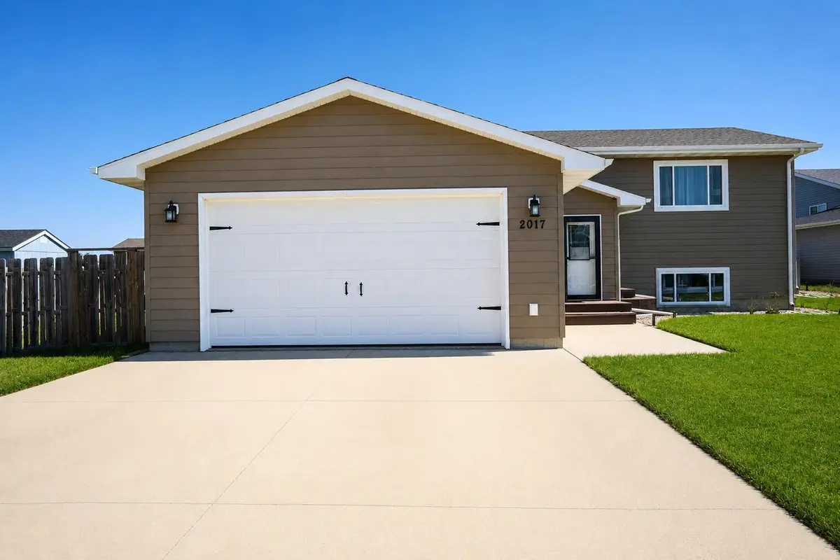 2017 S Lawson Street, Aberdeen, SD 57401 - #1