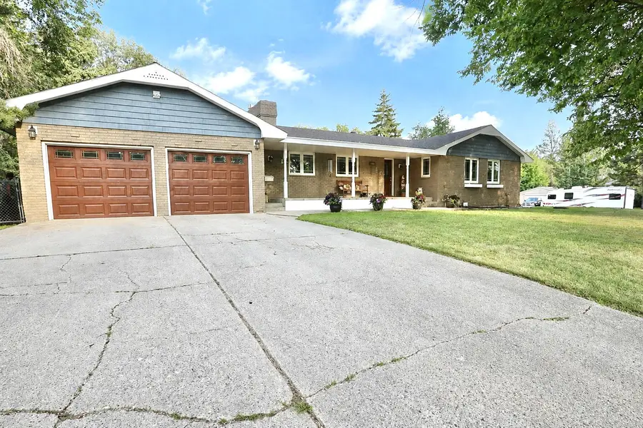 1202 N 4th Street, Aberdeen, SD 57401 - #2