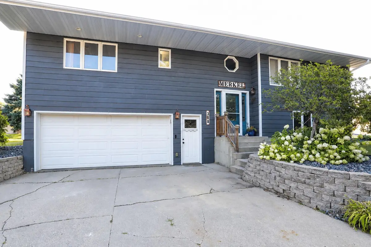 308 NE 21st Avenue, Aberdeen, SD 57401 - #1