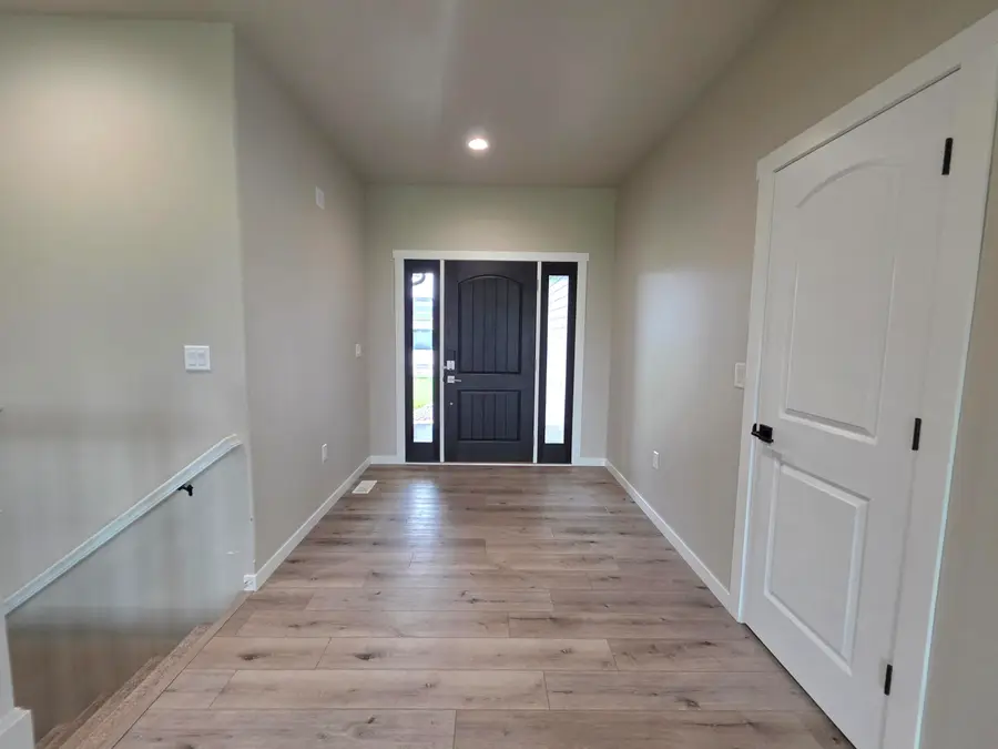 1109 S Montrose Street, Aberdeen, SD 57401 - #2