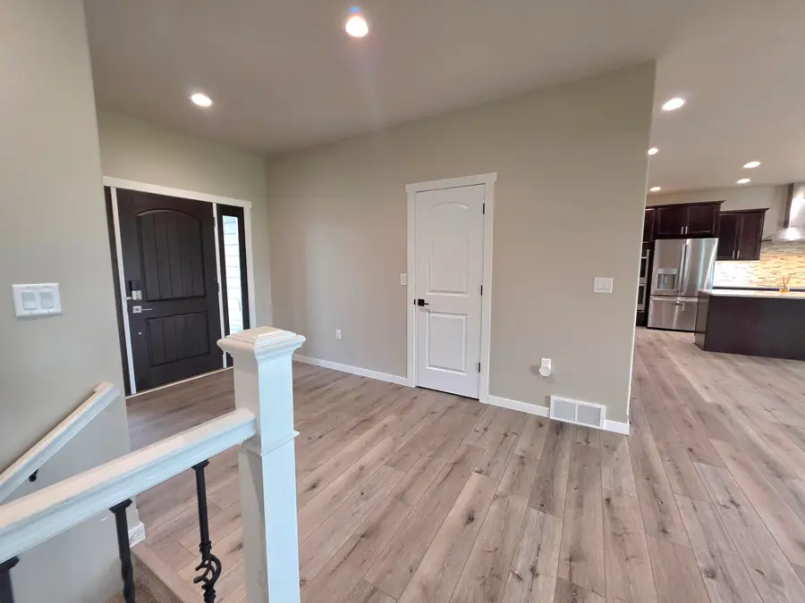 1109 S Montrose Street, Aberdeen, SD 57401 - #3