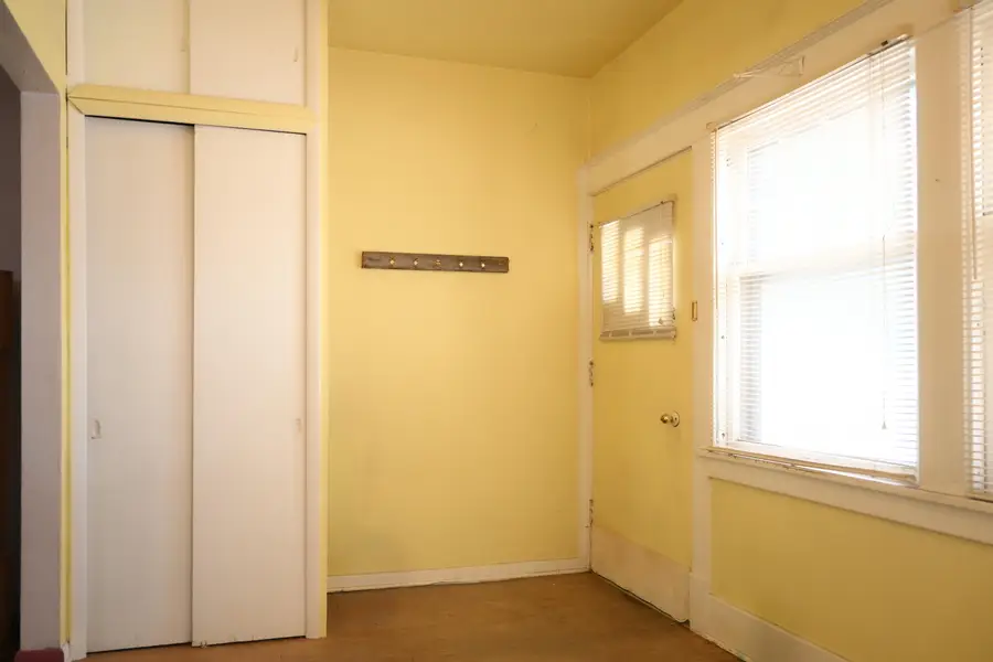 103 S Arch Street, Aberdeen, SD 57401 - #3