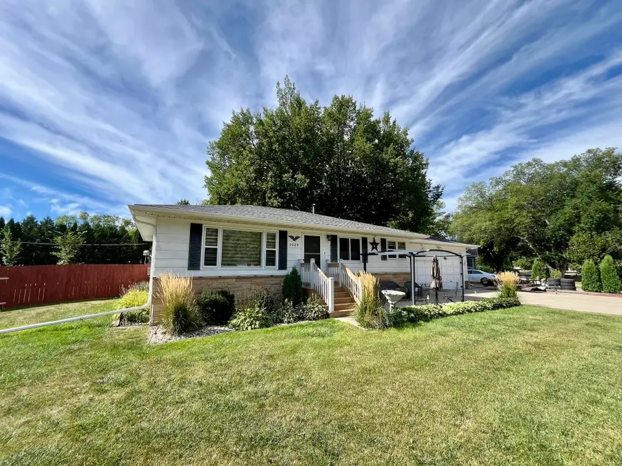 1024 NE 10th Avenue, Aberdeen, SD 57401 - #2