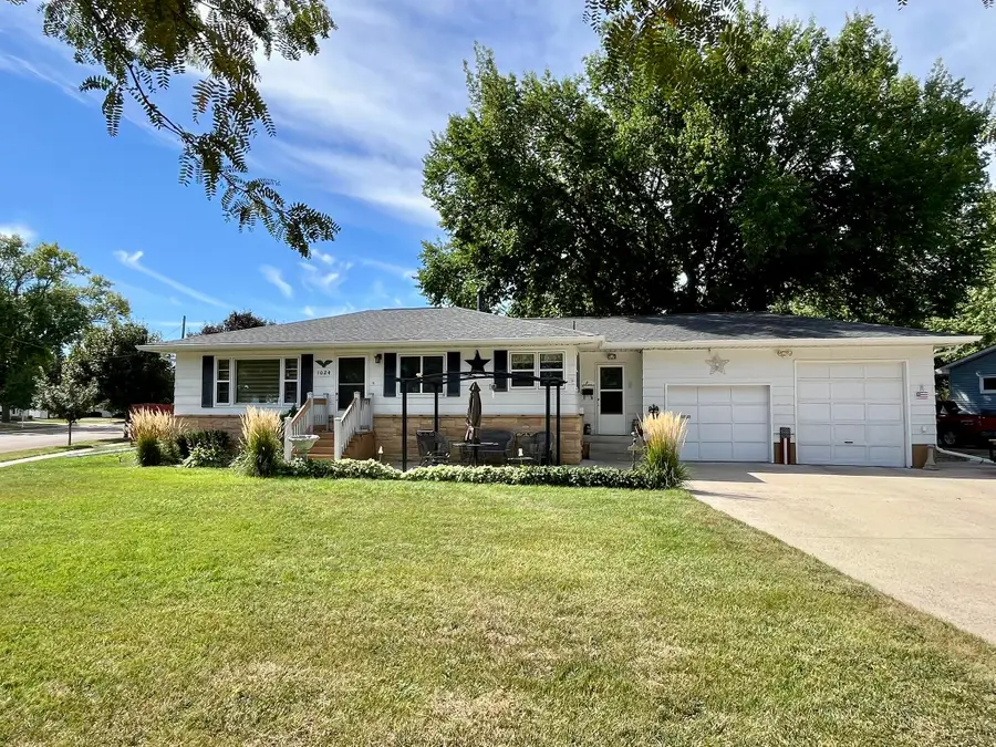 1024 NE 10th Avenue, Aberdeen, SD 57401 - #3