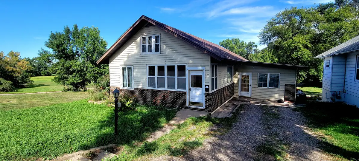 405 E 3rd Street, Redfield, SD 57469 - #1