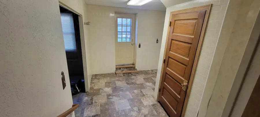 405 E 3rd Street, Redfield, SD 57469 - #3