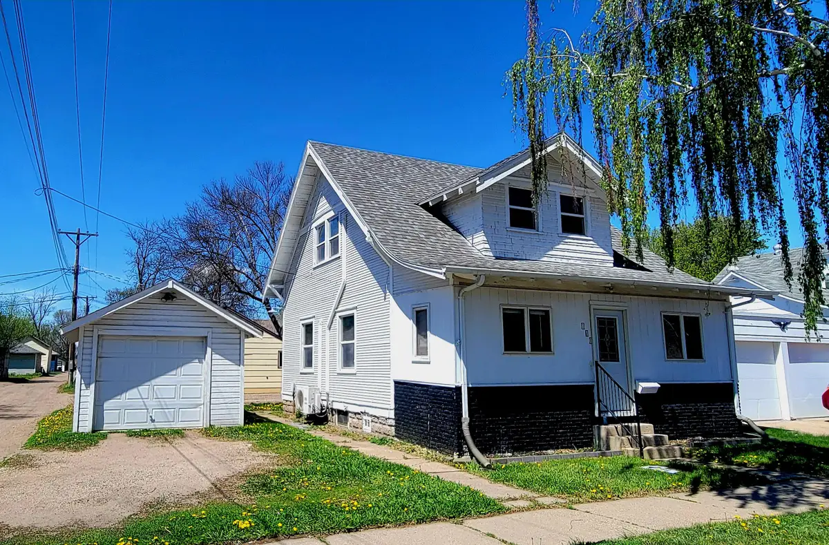 810 S 1st Street, Aberdeen, SD 57401 - #1