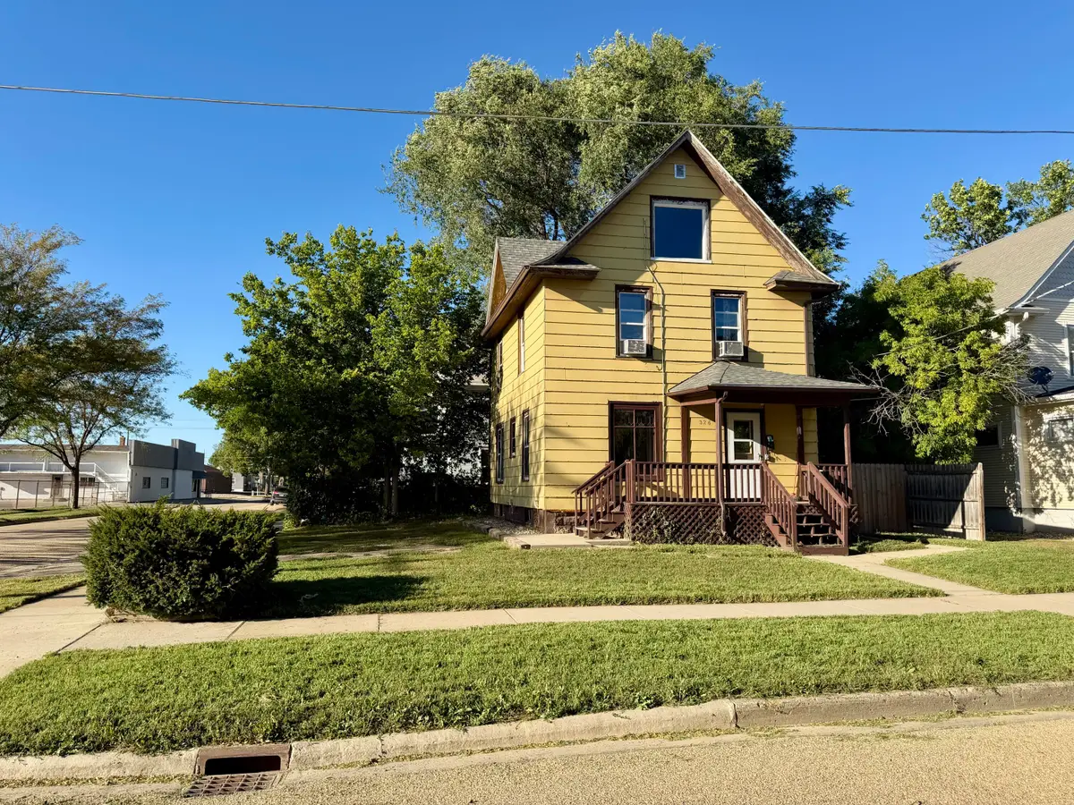 324 4th Avenue, Aberdeen, SD 57401 - #1