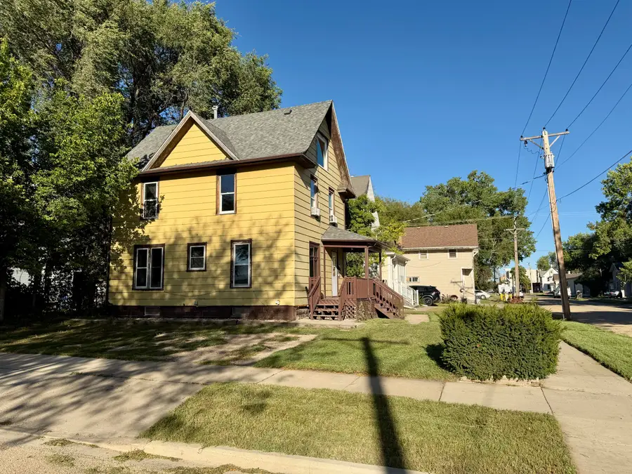 324 4th Avenue, Aberdeen, SD 57401 - #2