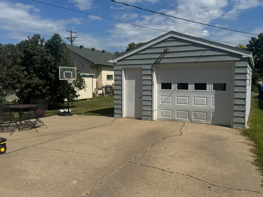 705 S 10th Street, Aberdeen, SD 57401 - #2