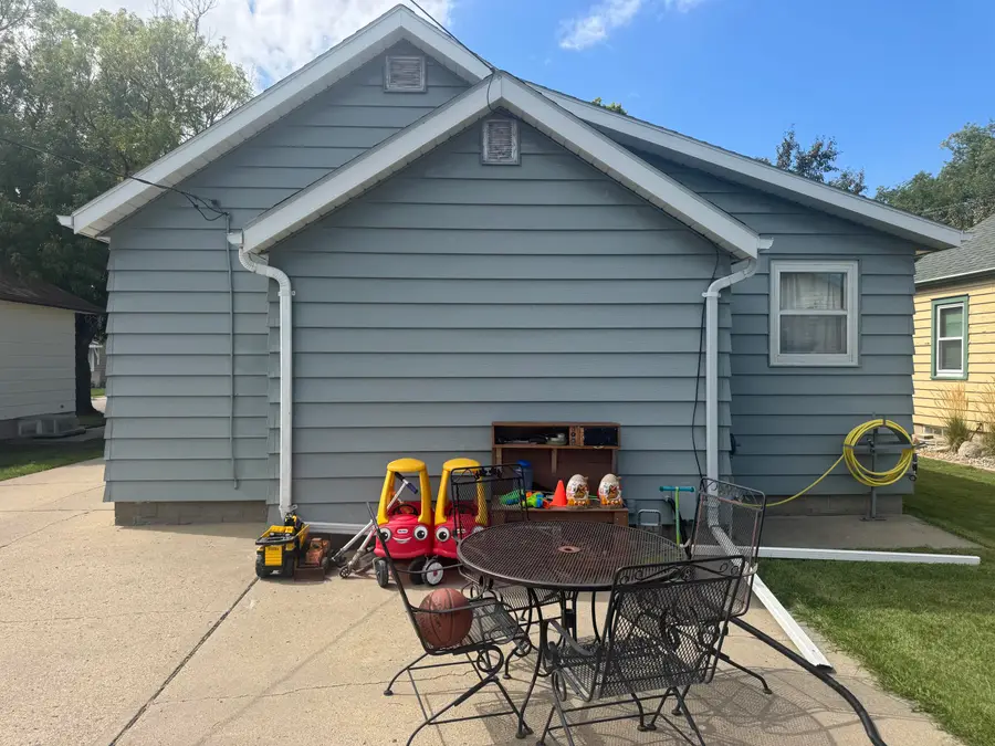 705 S 10th Street, Aberdeen, SD 57401 - #3