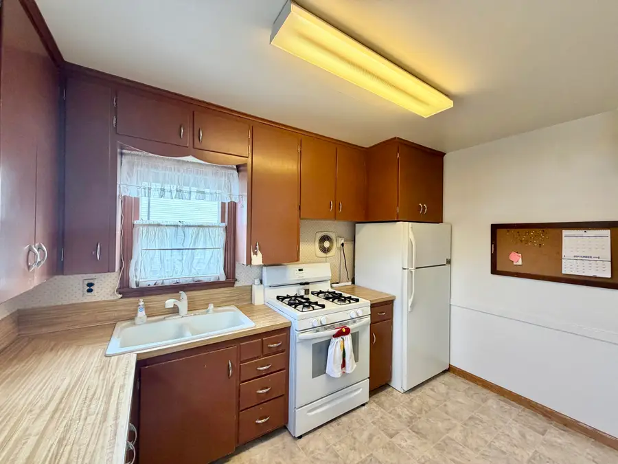 807 S High Street, Aberdeen, SD 57401 - #2