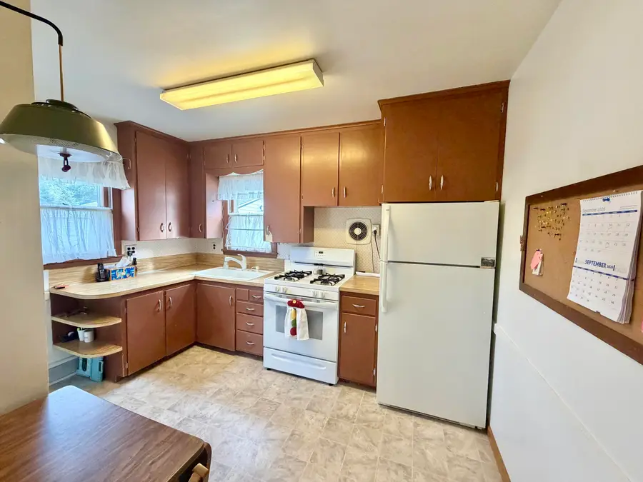 807 S High Street, Aberdeen, SD 57401 - #3