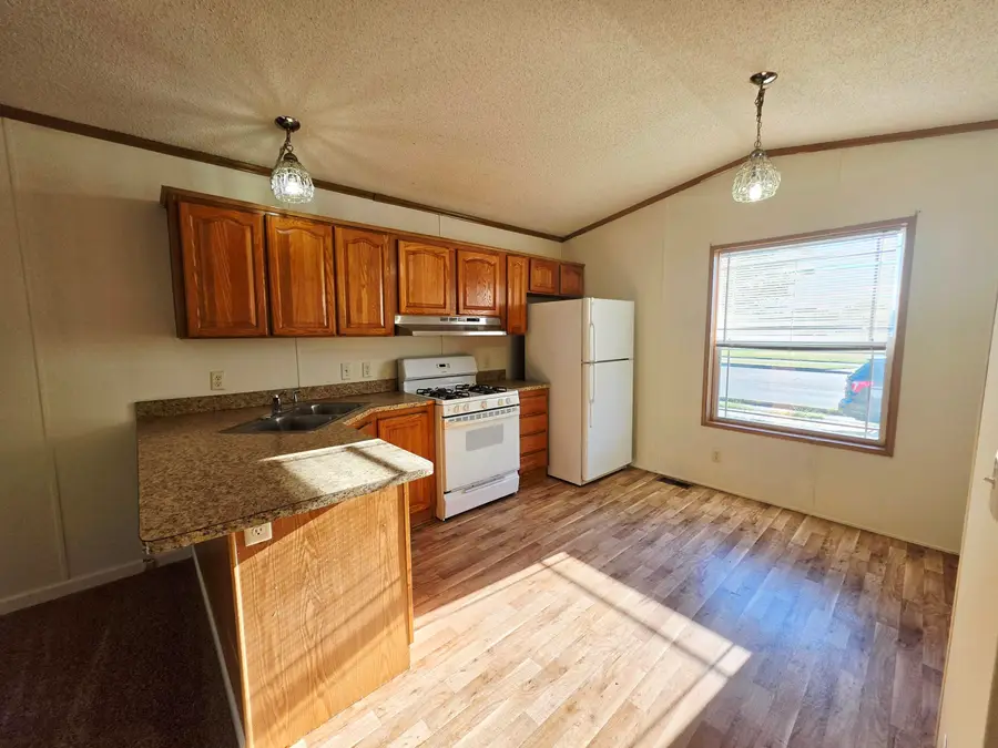 122 S Roosevelt Street, Aberdeen, SD 57401 - #3