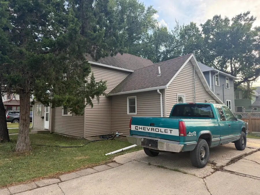 724 S 2nd Street, Aberdeen, SD 57401 - #2