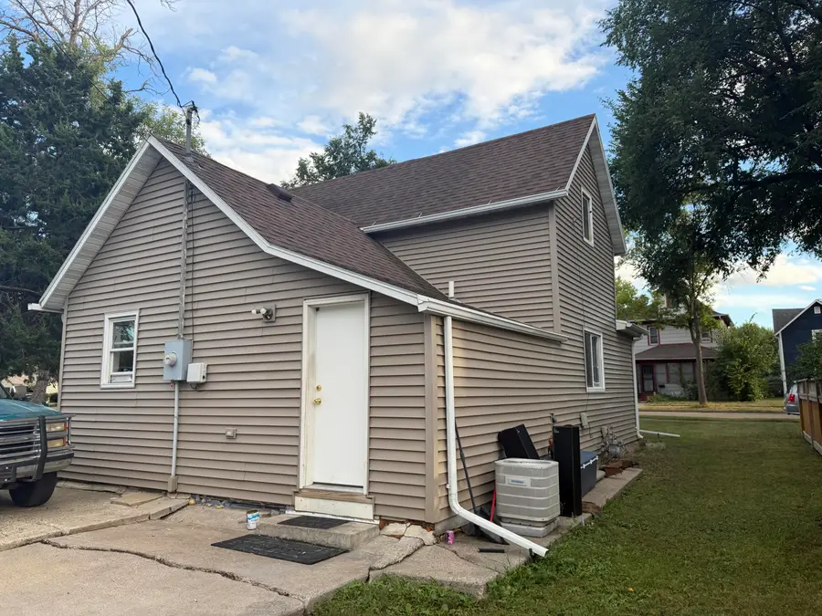724 S 2nd Street, Aberdeen, SD 57401 - #3