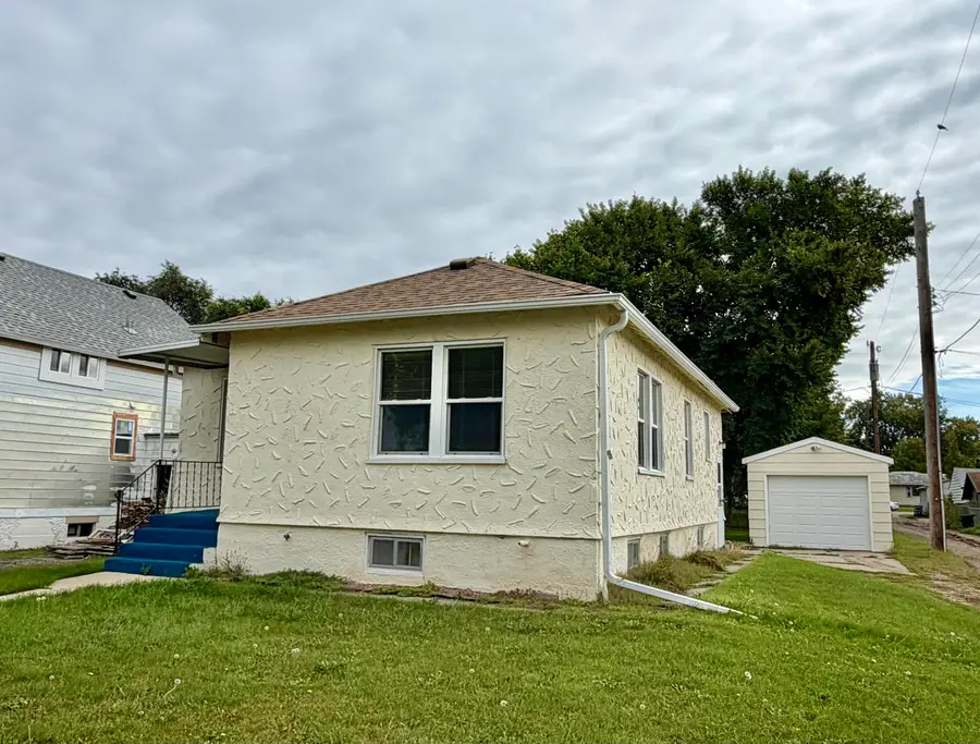 211 S Boyd Street, Aberdeen, SD 57401 - #2