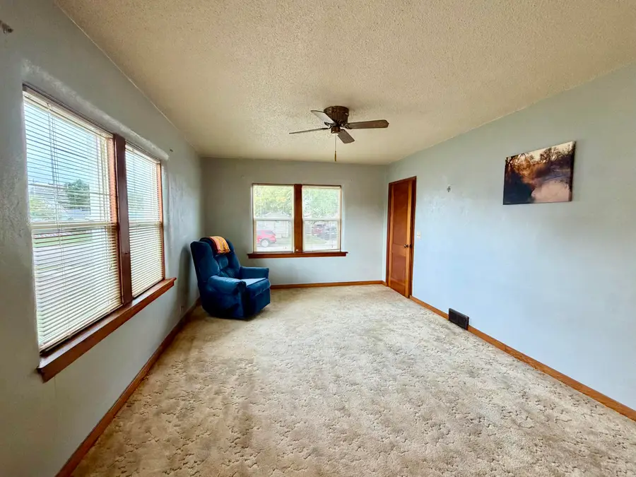 211 S Boyd Street, Aberdeen, SD 57401 - #3