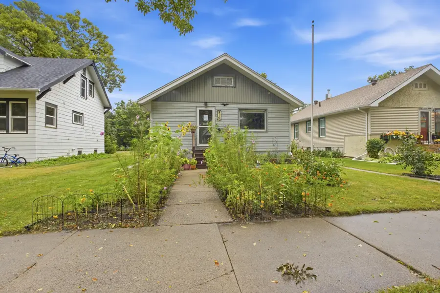 816 N Lincoln Street, Aberdeen, SD 57401 - #2