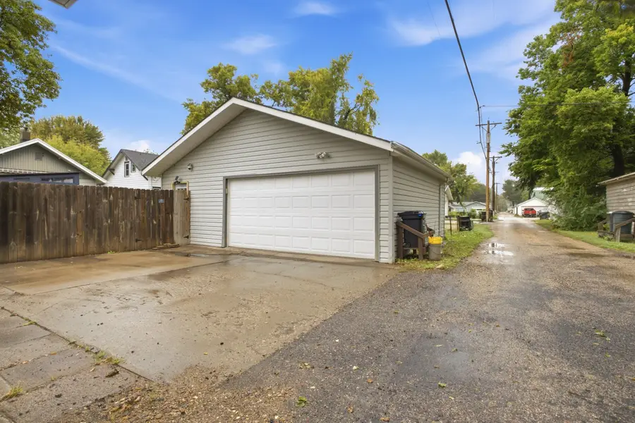 816 N Lincoln Street, Aberdeen, SD 57401 - #3