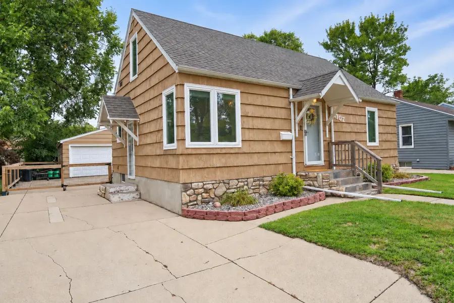 1107 N 2nd Street, Aberdeen, SD 57401 - #2