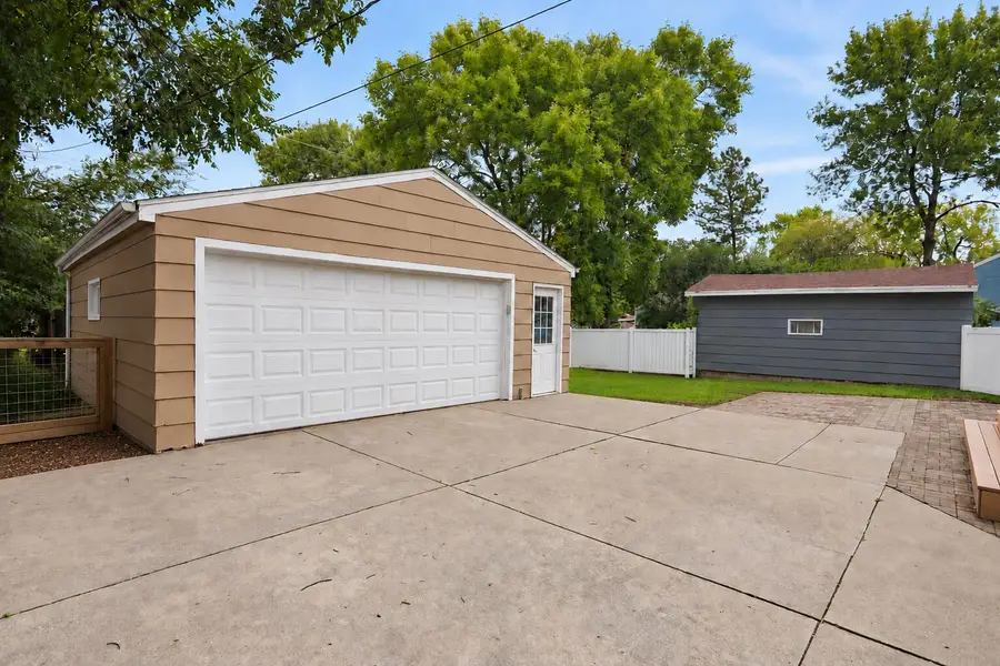 1107 N 2nd Street, Aberdeen, SD 57401 - #3