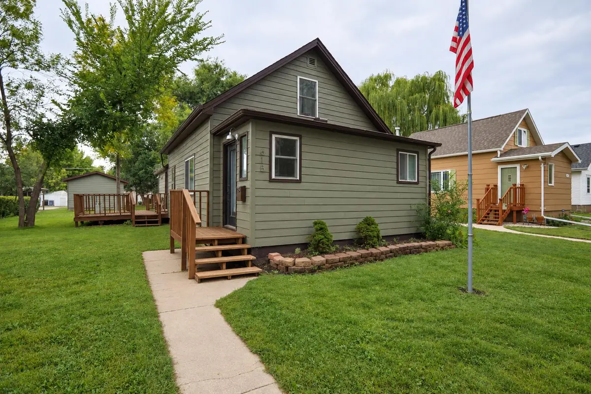 615 N Lloyd Street, Aberdeen, SD 57401 - #1