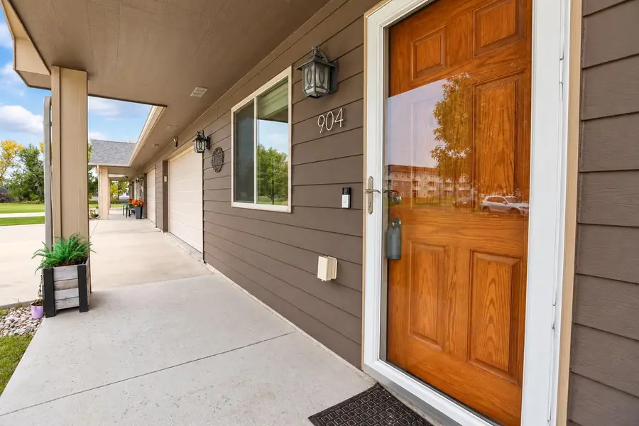 904 Villa Drive, Aberdeen, SD 57401 - #2