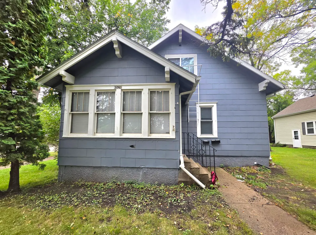 1528 S Grant Street, Aberdeen, SD 57401 - #1