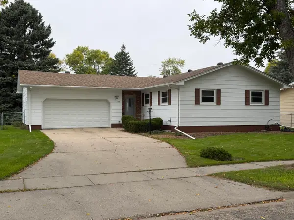 1322 S 7th Street, Aberdeen, SD 57401