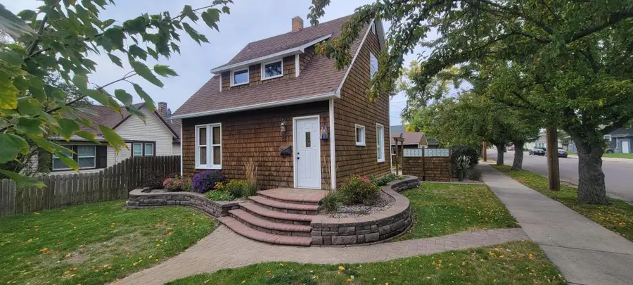 827 SE 8th Avenue, Aberdeen, SD 57401 - #2