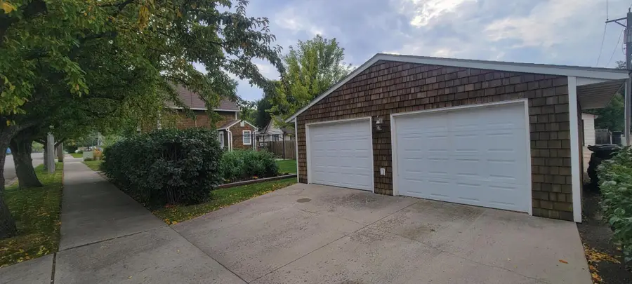 827 SE 8th Avenue, Aberdeen, SD 57401 - #3