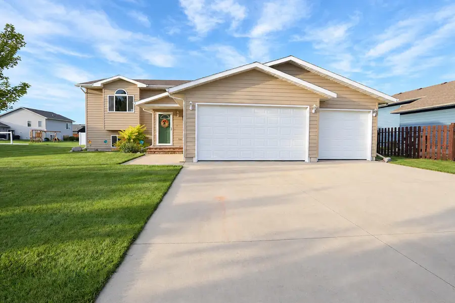 1113 NE 28th Avenue, Aberdeen, SD 57401 - #2