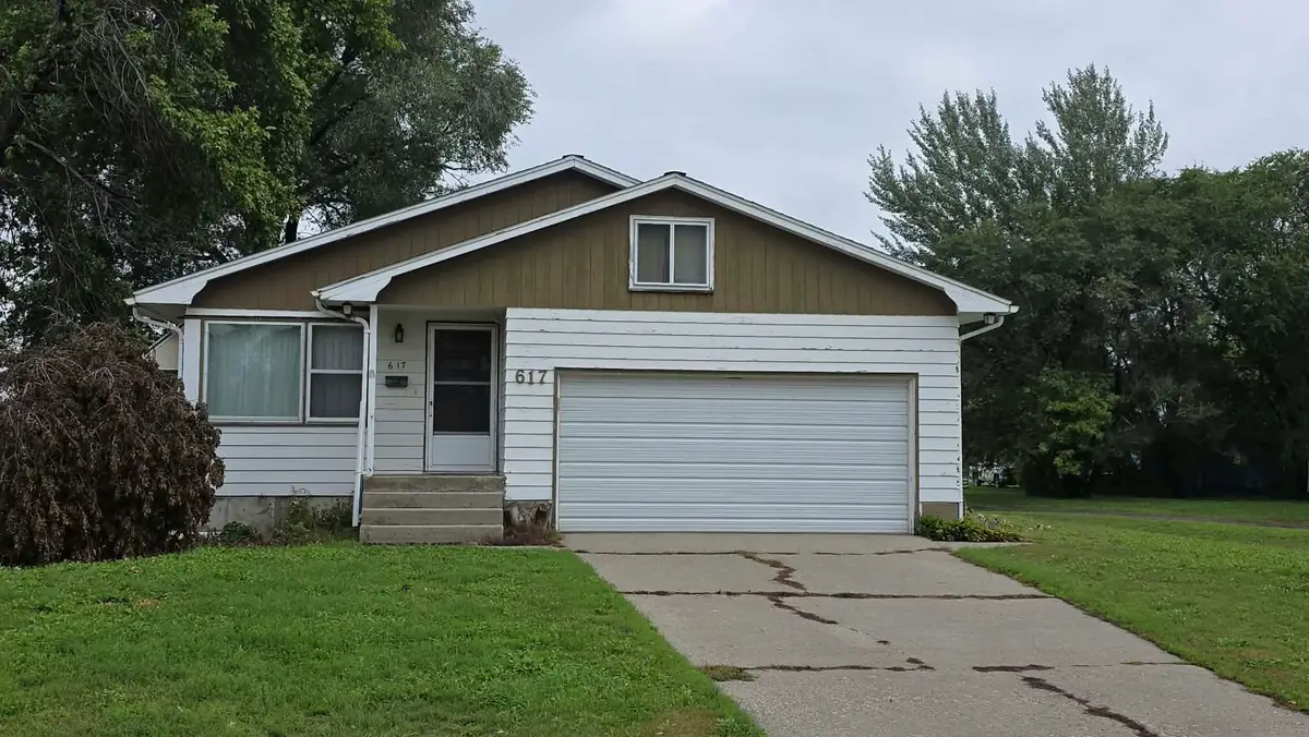 617 9th Avenue, Aberdeen, SD 57401 - #1