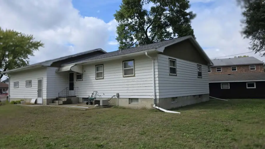 617 9th Avenue, Aberdeen, SD 57401 - #2
