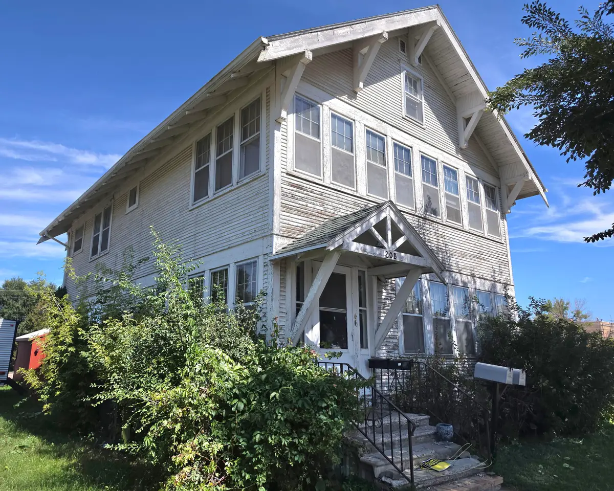 208 SW 5th Avenue, Aberdeen, SD 57401 - #1