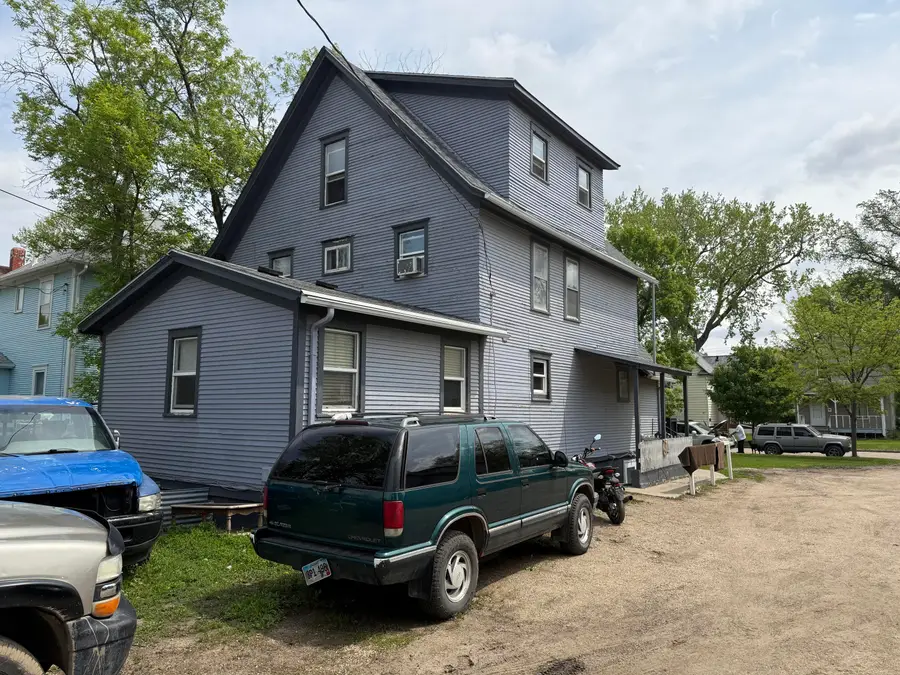 415 N Lincoln Street, Aberdeen, SD 57401 - #3