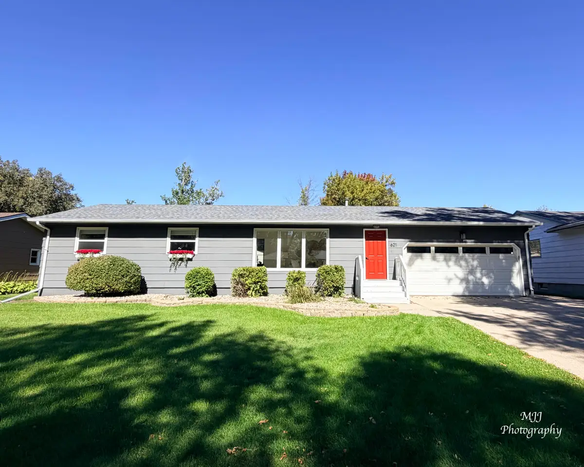 621 NE 17th Avenue, Aberdeen, SD 57401 - #1