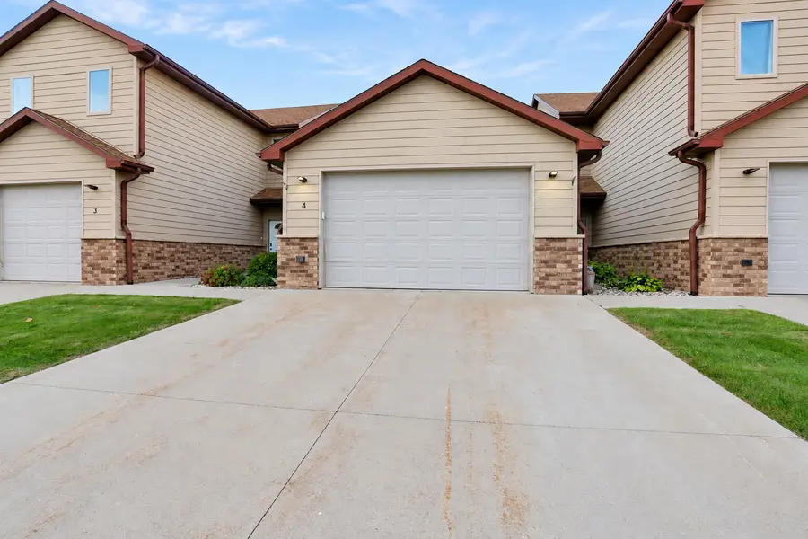 1915 10th Avenue, Aberdeen, SD 57401 - #2