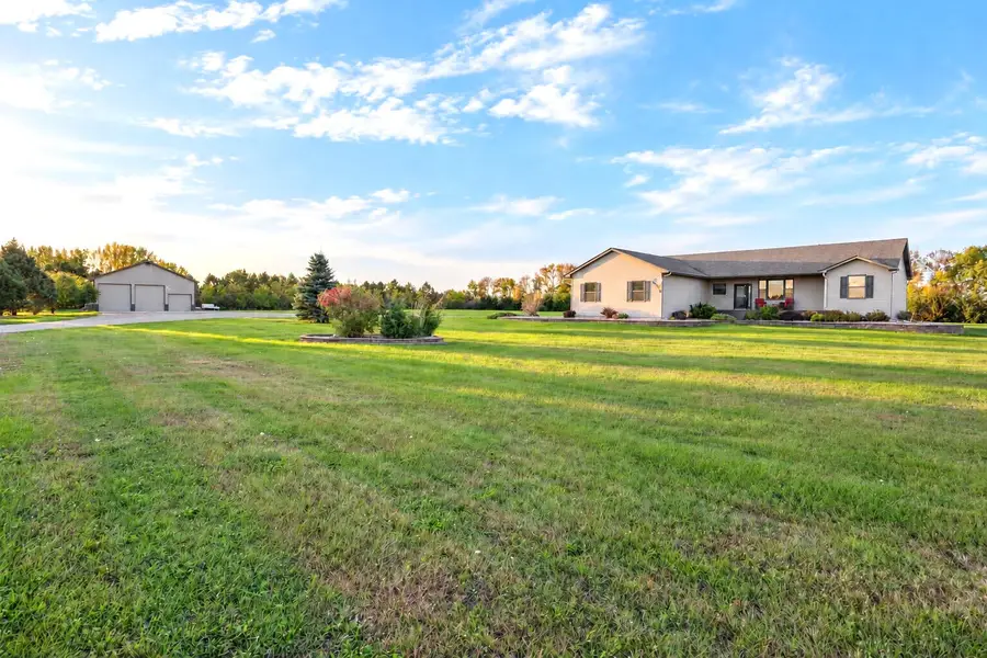 1749 Droog Court, Aberdeen, SD 57401 - #2